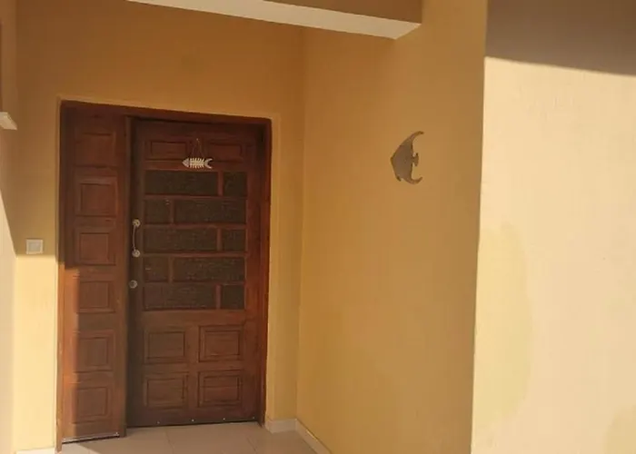 - Sleeps 5 - Pets Ok - Balcony - Parking Apartment *