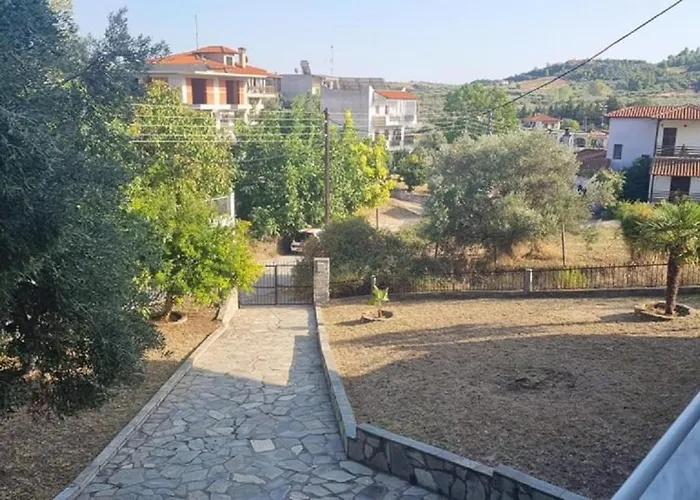 - Sleeps 5 - Pets Ok - Balcony - Parking Apartment *