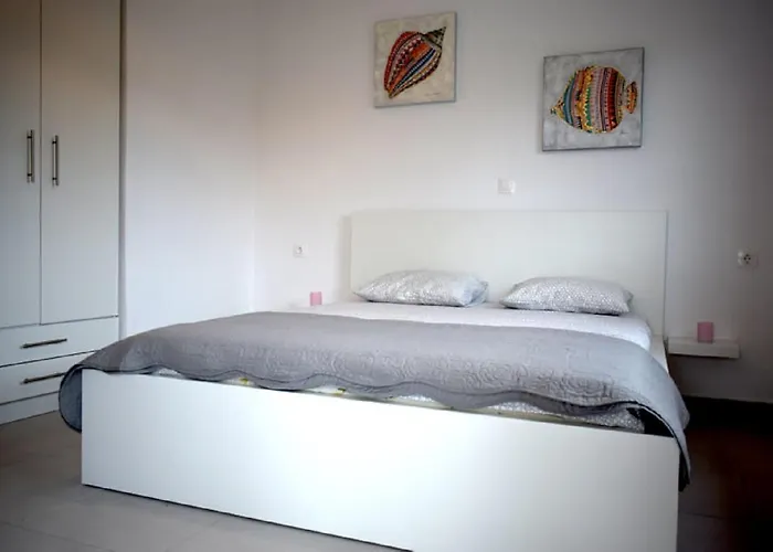 Apartment - Sleeps 5 - Pets Ok - Balcony - Parking Agios Nikolaos (Chalkidiki)