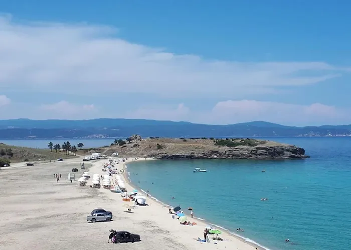 - Sleeps 5 - Pets Ok - Balcony - Parking Apartment