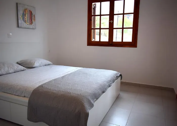 - Sleeps 5 - Pets Ok - Balcony - Parking Apartment