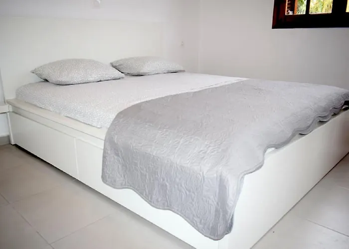 - Sleeps 5 - Pets Ok - Balcony - Parking * Agios Nikolaos (Chalkidiki)