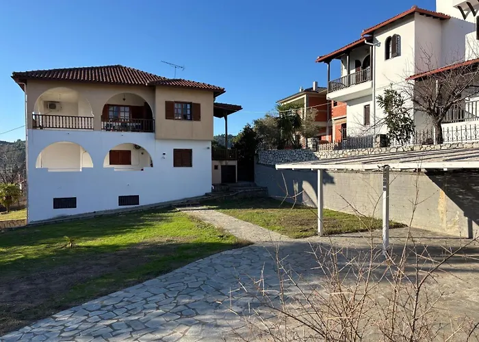 - Sleeps 5 - Pets Ok - Balcony - Parking *