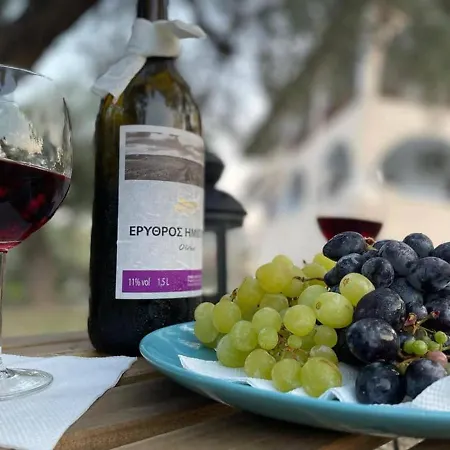 Apartment Apt - Sleeps 5 - Pets Ok - Balcony - Parking