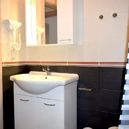 Apt - Sleeps 5 - Pets Ok - Balcony - Parking Διαμέρισμα *