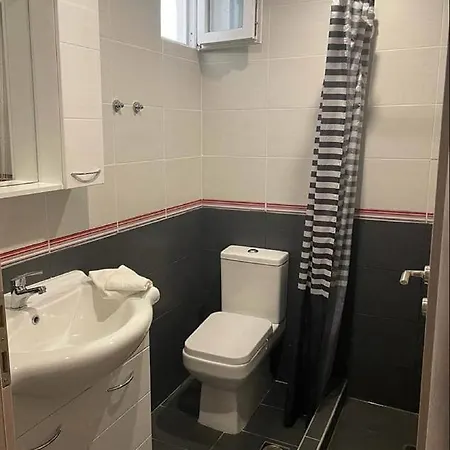 Apt - Sleeps 5 - Pets Ok - Balcony - Parking