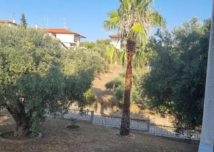 - Sleeps 5 - Pets Ok - Balcony - Parking Apartment