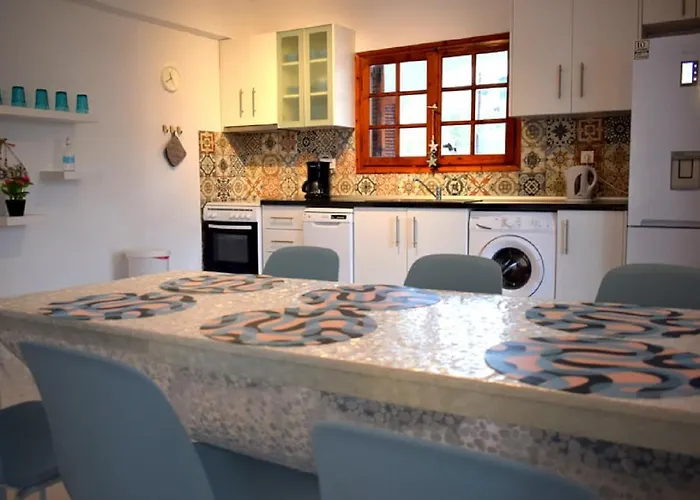 - Sleeps 5 - Pets Ok - Balcony - Parking * Agios Nikolaos (Chalkidiki)