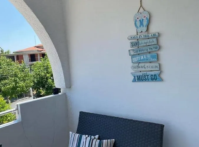 Apartment - Sleeps 5 - Pets Ok - Balcony - Parking *