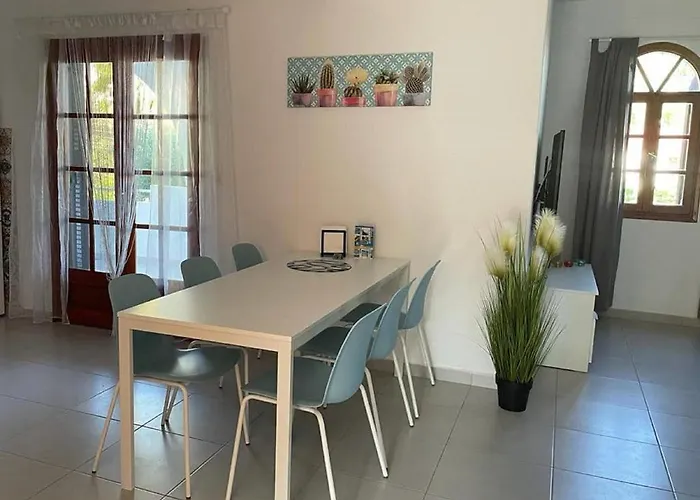 Apartment - Sleeps 5 - Pets Ok - Balcony - Parking